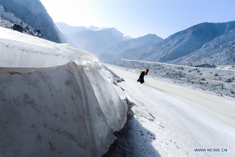 CHINA-QINGHAI-SAND-ICE(CN)