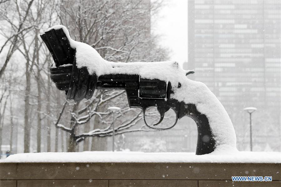 UN-SNOW-SCULPTURE