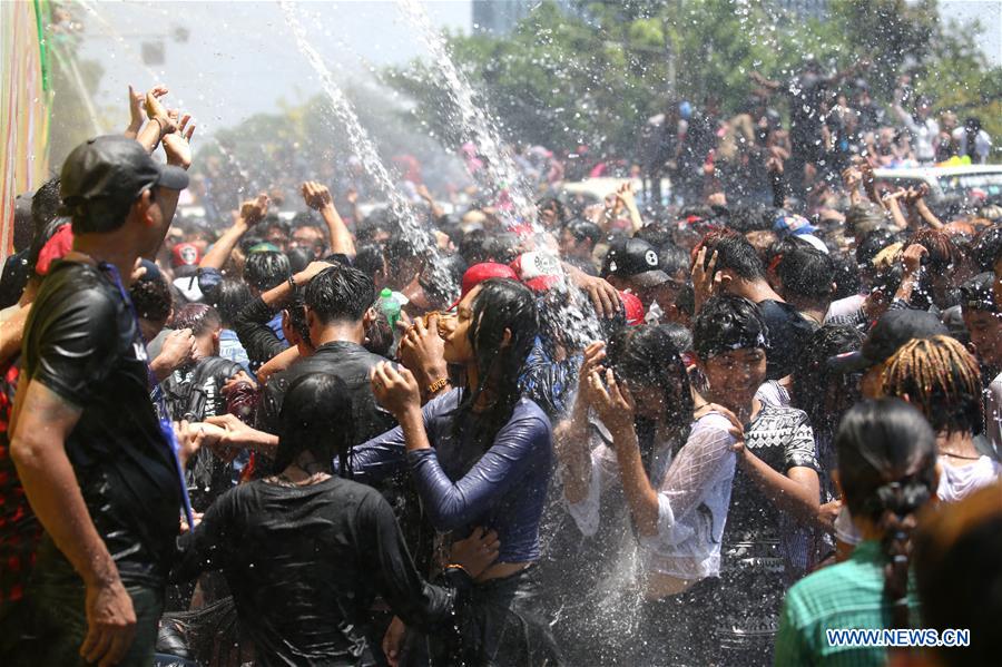 MYANMAR-YANGON-TRADITIONAL WATER FESTIVAL