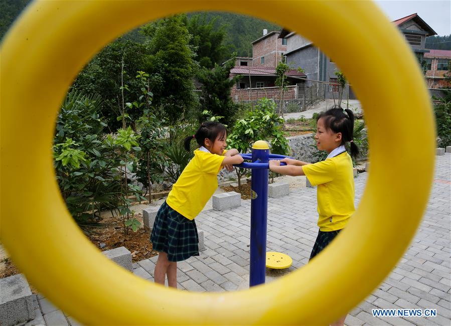 CHINA-JIANGXI-VILLAGE-MULTIPLE BIRTHS-TWINS-LIFE (CN)