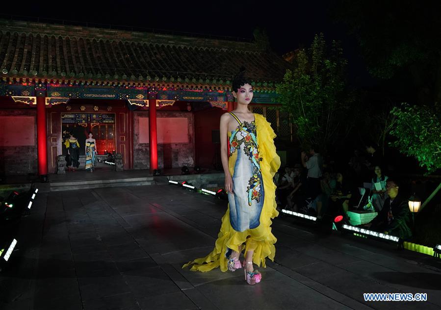 CHINA-BEIJING-PRINCE KUNG'S MANSION-FASHION SHOW (CN)