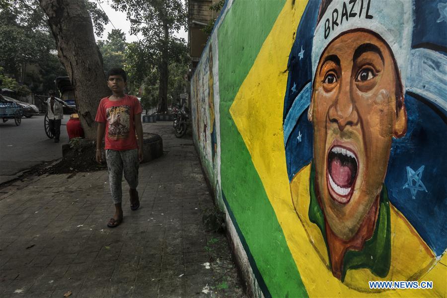 (SP)INDIA-KOLKATA-WORLD CUP-FOOTBALL FEVER