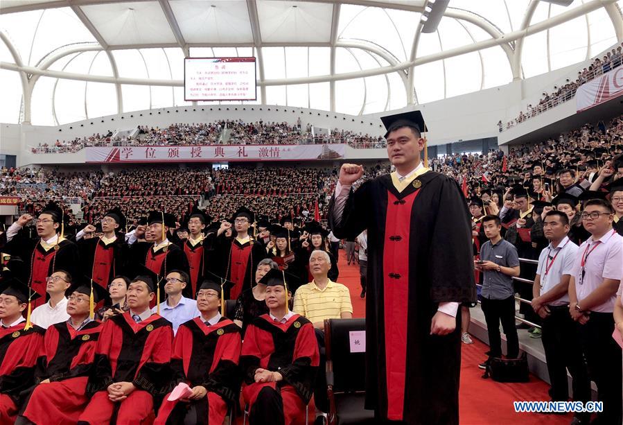 CHINA-SHANGHAI JIAO TONG UNIVERSITY-GRADUATION-YAO MING (CN)