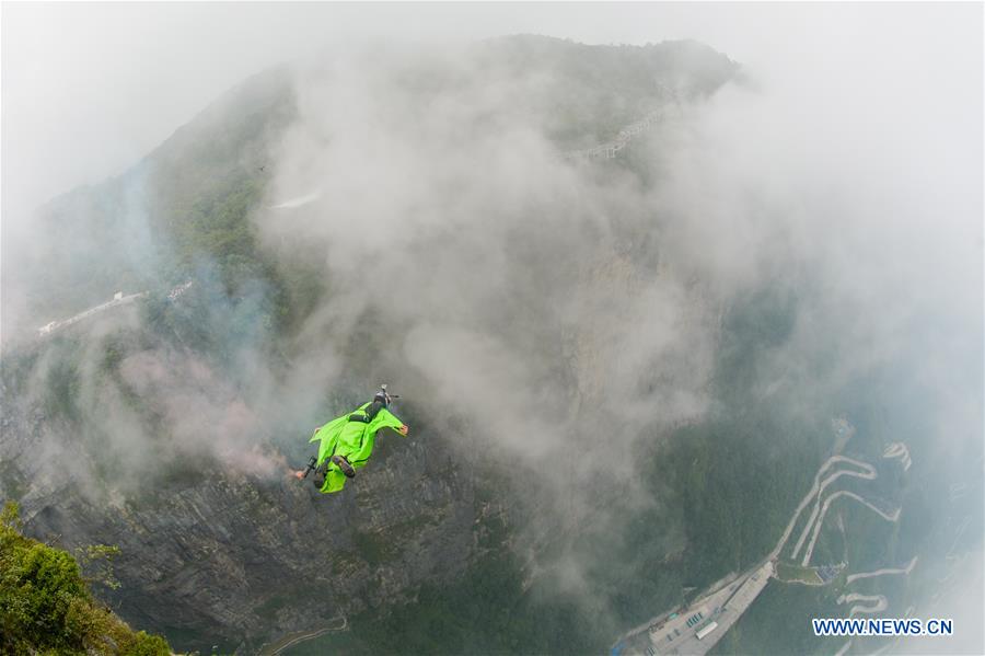 (SP)CHINA-ZHANGJIAJIE-WORLD WINGSUIT LEAGUE-CHINA GRAND PRIX (CN)