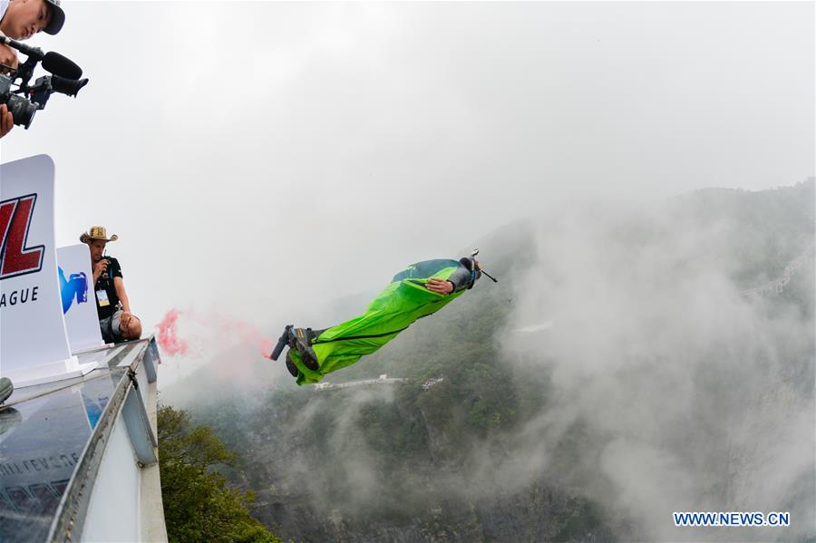 (SP)CHINA-ZHANGJIAJIE-WORLD WINGSUIT LEAGUE-CHINA GRAND PRIX (CN)