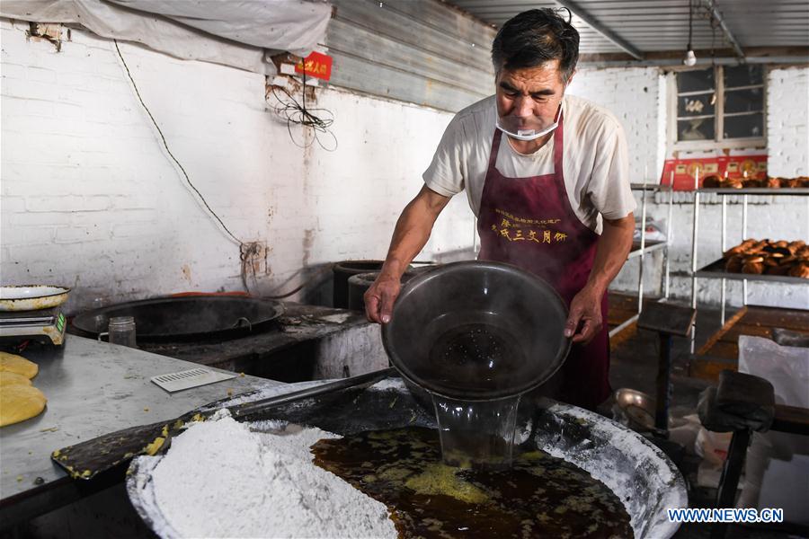 CHINA-INNER MONGOLIA-MOONCAKE-MAKING (CN)