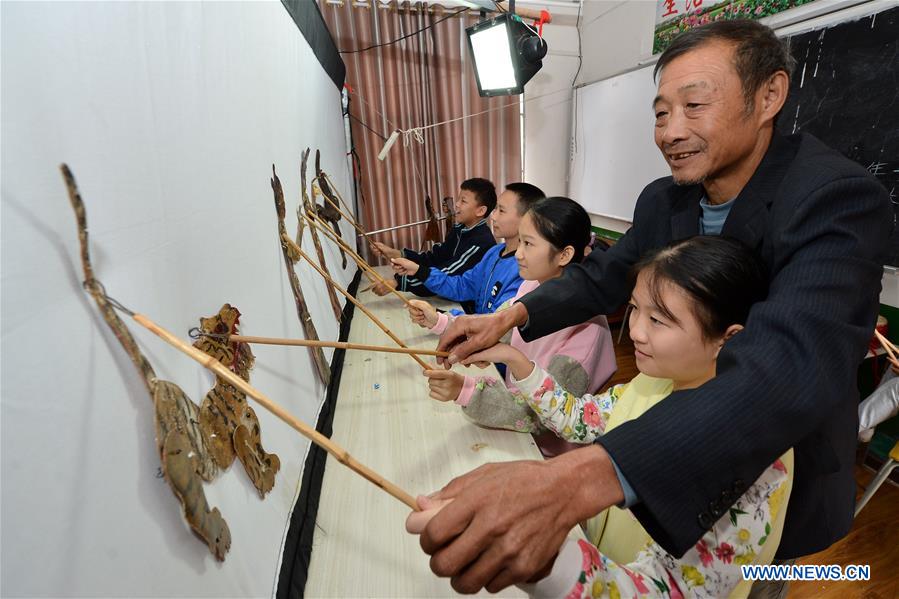 #CHINA-HUBEI-CLASS-SHADOW PUPPET (CN)