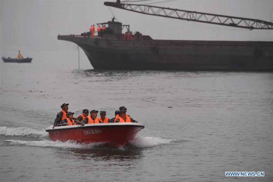 CHINA-CHONGQING-BUS CRASH-RESCUE (CN)