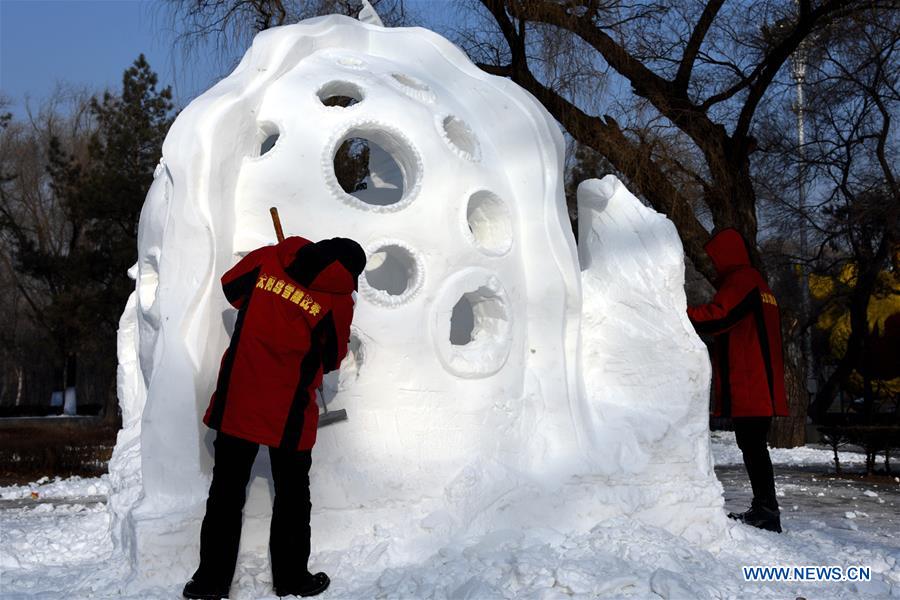 CHINA-HARBIN-SNOW SCULPTURE (CN)  