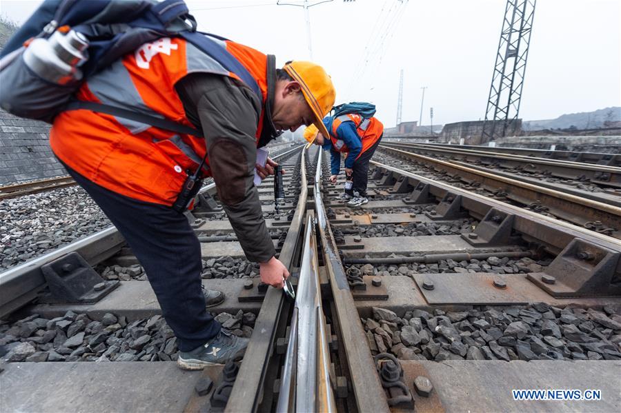 CHINA-GUIZHOU-SPRING FESTIVAL-RAILWAY TECHNICIANS (CN)