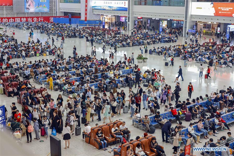 CHINA-CHONGQING-MAY DAY HOLIDAY-TRAVEL RUSH (CN)