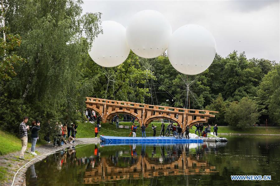 RUSSIA-MOSCOW-FLYING BRIDGE