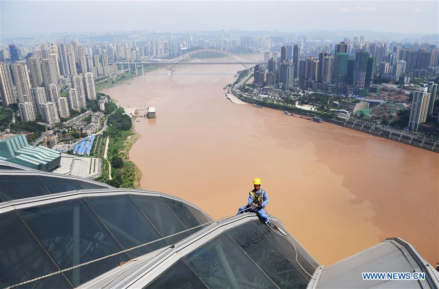 CHINA-CHONGQING-SUMMER-WORKERS (CN)