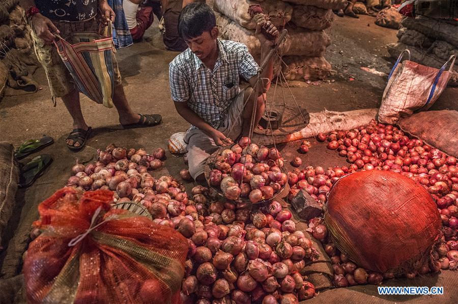 INDIA-KOLKATA-ONION PRICE HIKE