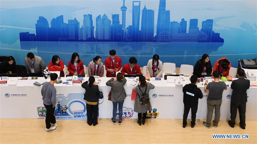 (CIIE)CHINA-SHANGHAI-CIIE-VOLUNTEERS (CN)