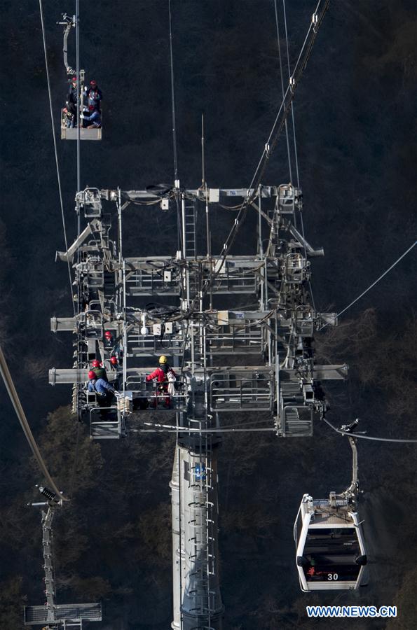 CHINA-SHAANXI-MOUNT HUASHAN-CABLEWAY MAINTENANCE (CN)