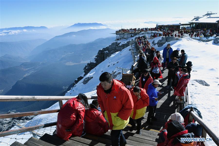 CHINA-YUNNAN-LIJIANG-YULONG SNOW MOUNTAIN-WINTER SCENERY (CN)