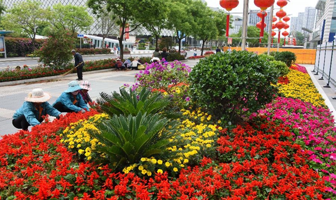 Blooming flowers add charm to coastal city Qingdao