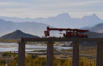 Sichuan-Tibet Railway climbs from Sichuan Basin to "Roof of the World"