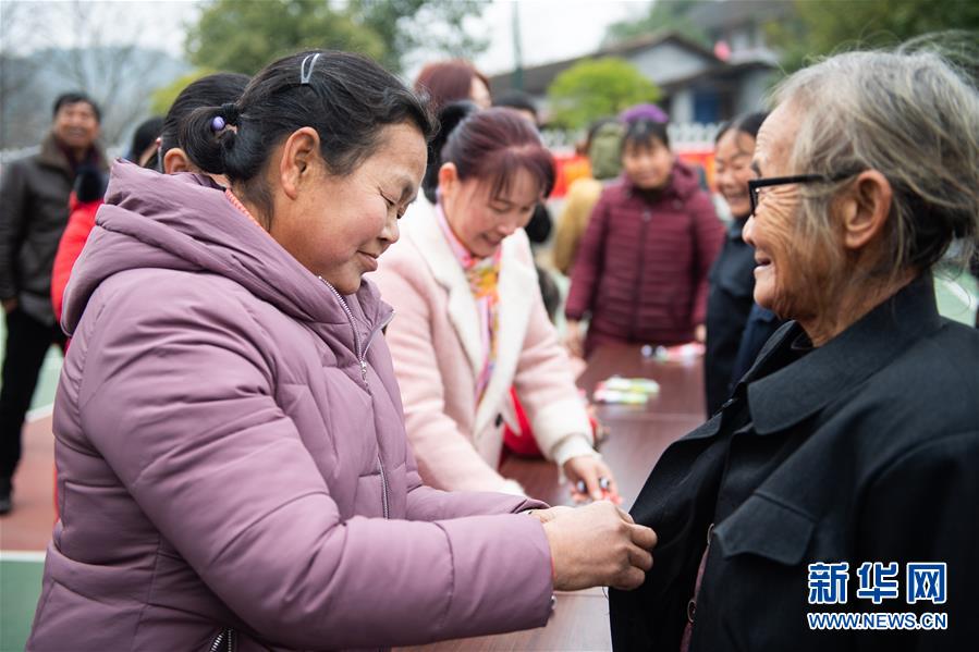 （新春走基層）（4）湖南辰溪：農民趣味運動會迎新年