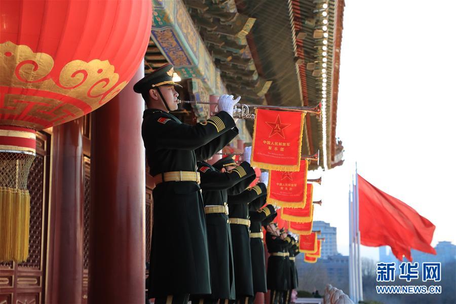 （社會(huì)）（7）人民解放軍首次執(zhí)行天安門(mén)廣場(chǎng)升國(guó)旗任務(wù)