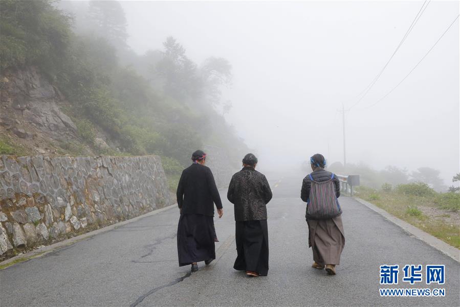 （圖文互動）（10）特寫：“八一”禮物，飛向云端哨所