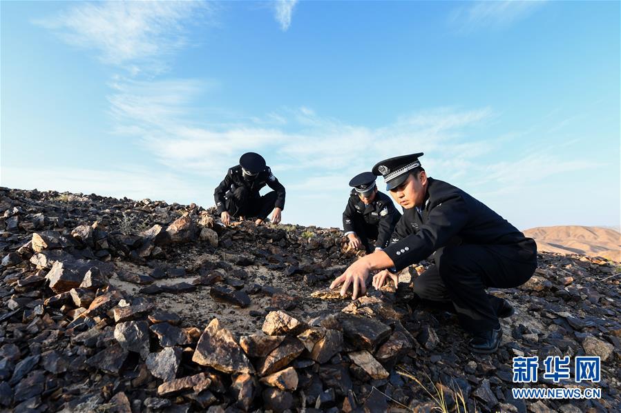 （愛國情 奮斗者·圖文互動）（3）印刻在戈壁上的名字