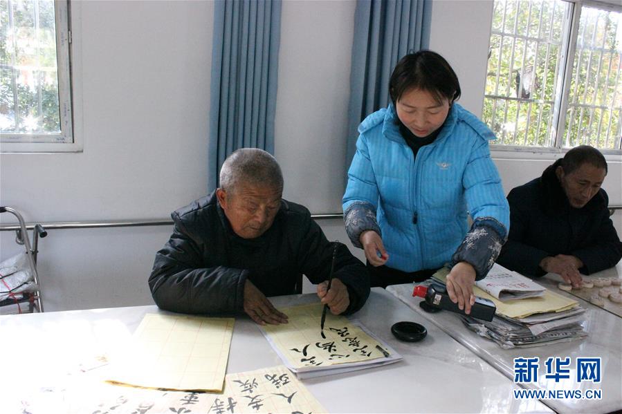 （在習(xí)近平新時(shí)代中國(guó)特色社會(huì)主義思想指引下——新時(shí)代新作為新篇章·總書記關(guān)切脫貧事·圖文互動(dòng)）（3）醫(yī)療扶貧，照亮貧困家庭的明天