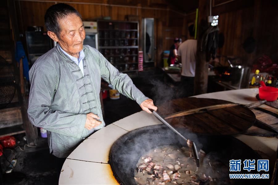 （新華全媒頭條·走向我們的小康生活·圖文互動）（8）那山，那人，那苗寨——十八洞村三代人的奮斗史