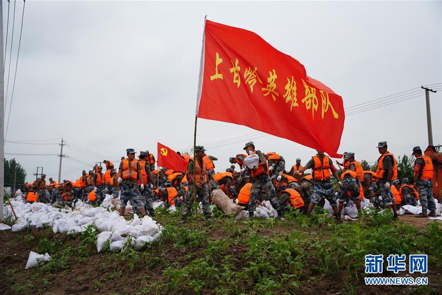 （防汛抗洪·圖文互動(dòng)）（4）洪水不退，子弟兵誓死不退——解放軍和武警部隊(duì)官兵參與洪澇災(zāi)害搶險(xiǎn)救援記事