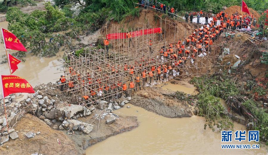 （防汛抗洪·圖文互動(dòng)）（10）洪水不退，子弟兵誓死不退——解放軍和武警部隊(duì)官兵參與洪澇災(zāi)害搶險(xiǎn)救援記事