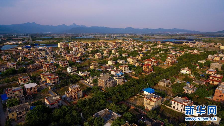 （新華全媒頭條·走向我們的小康生活·圖文互動）（14）留住鄉(xiāng)愁留住美——千村競秀綴瓊州