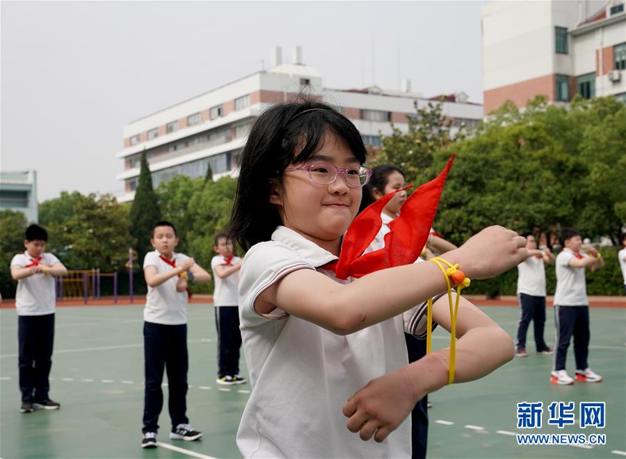 （新華全媒頭條·圖文互動）（19）“美麗的中國夢屬于你們”——以習(xí)近平同志為核心的黨中央關(guān)心少年兒童工作紀(jì)實