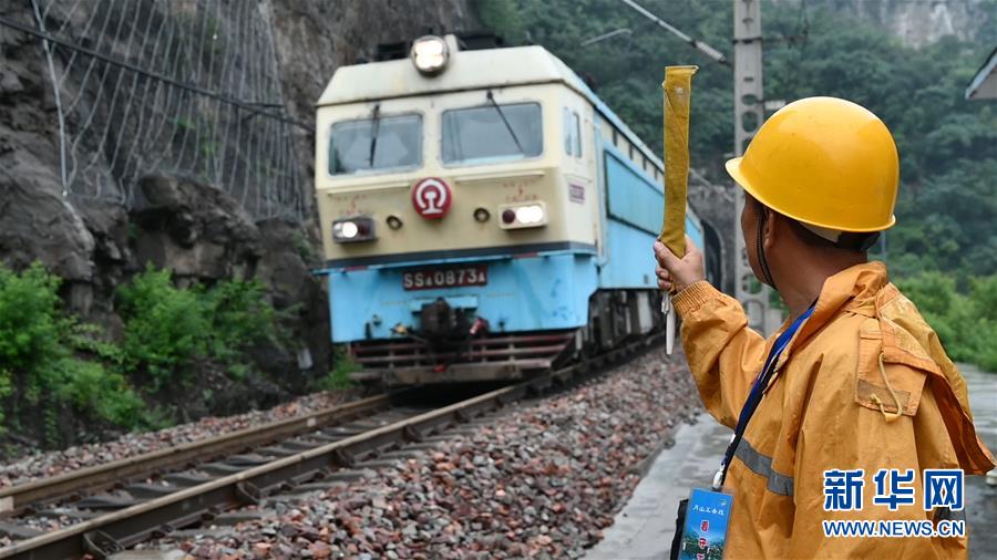 （圖文互動）（1）太行山深處的鐵路守護者