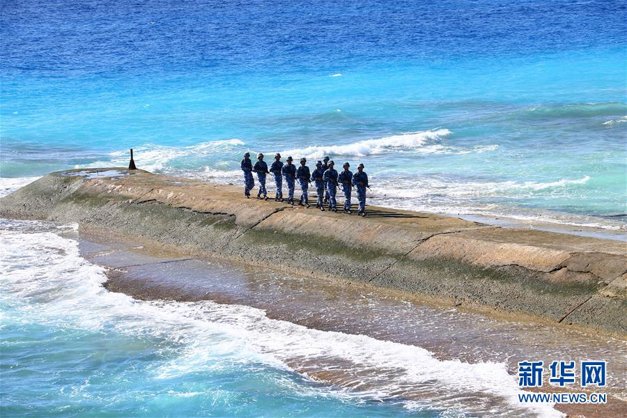 （新華全媒頭條·圖文互動）（10）沿著中國特色強軍之路闊步前進——黨中央、中央軍委領(lǐng)導推進國防和軍隊建設70年紀實