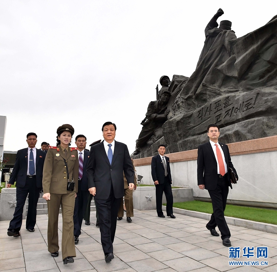 10月10日，正在朝鮮訪問的中共中央政治局常委、中央書記處書記劉云山在平壤參觀朝鮮祖國解放戰(zhàn)爭勝利紀念館。 新華社記者 李濤 攝